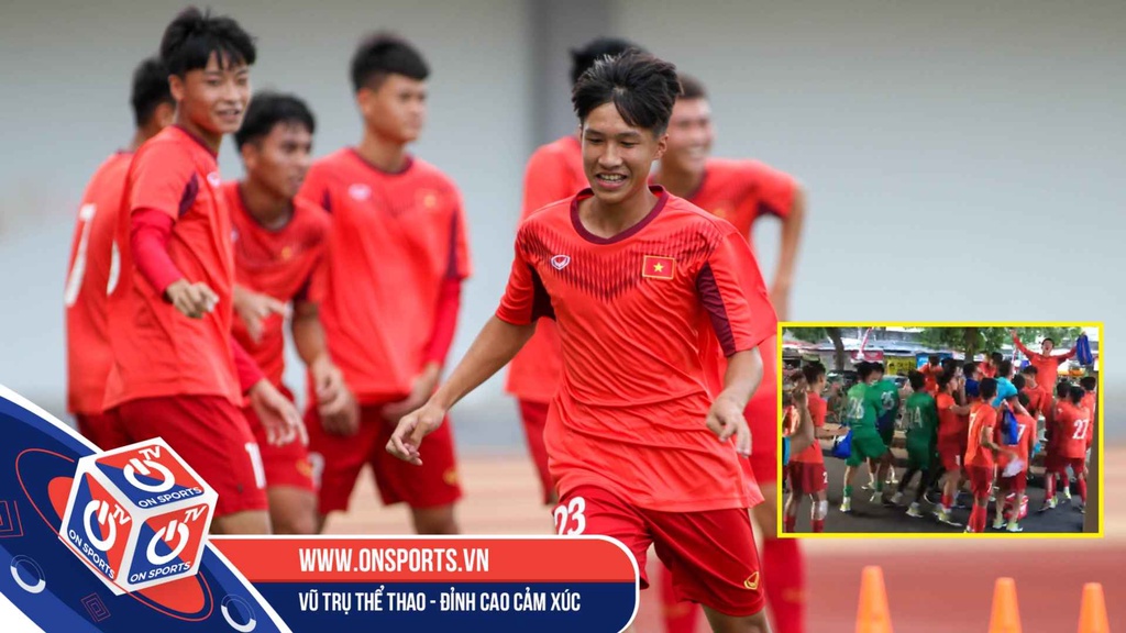 U16 Việt Nam vỡ òa hạnh phúc, ăn mừng tưng bừng khi giành vé vào bán kết