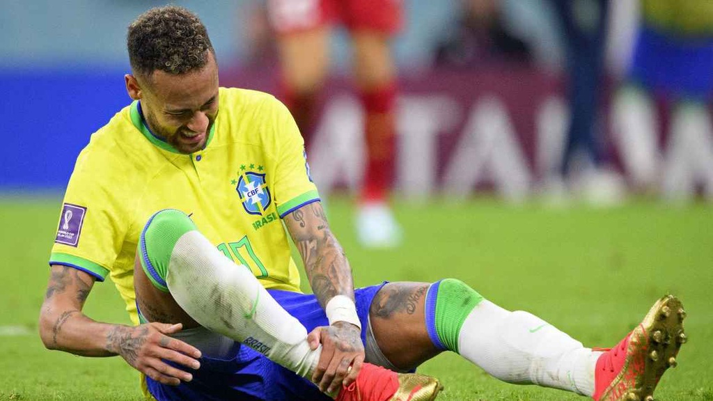Sau Neymar và Danilo, ĐT Brazil tiếp tục mất thêm trụ cột hàng thủ