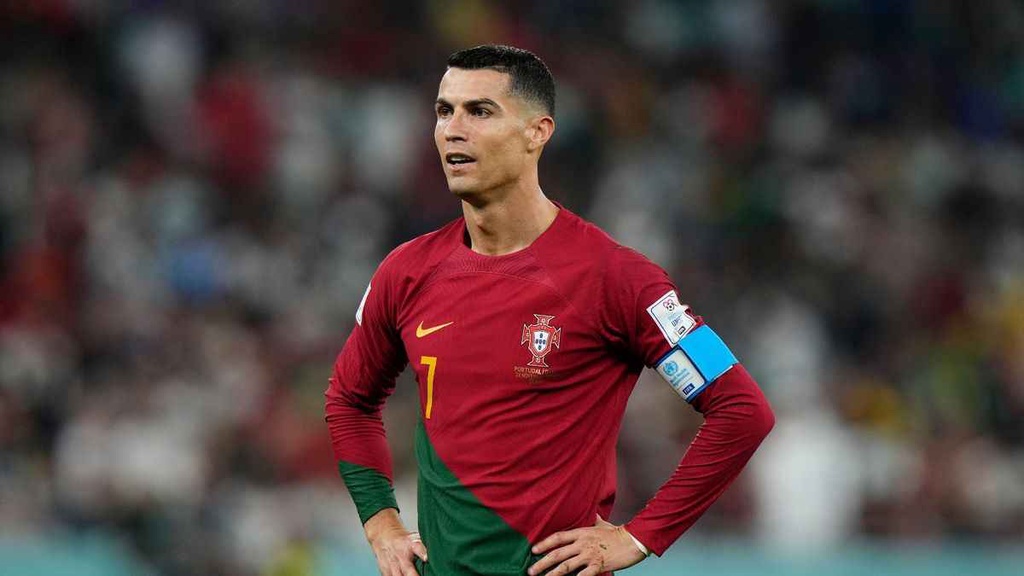 Ronaldo bị HLV chê trách, CĐV tẩy chay đòi loại khỏi ĐT Bồ Đào Nha