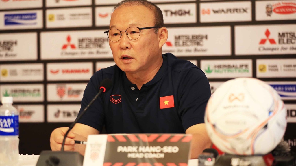 HLV Park Hang-seo đọc vanh vách sự chuẩn bị của ĐT Lào trước thềm AFF Cup