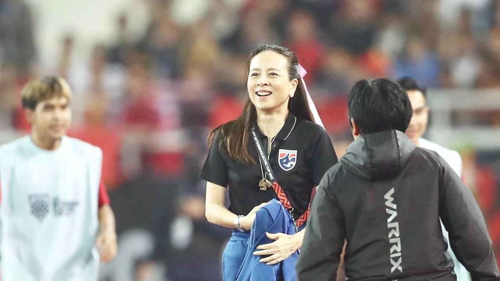 Nữ tỷ phú Thái Lan nhắc nhở đội nhà điều quan trọng trước trận chung kết lượt về