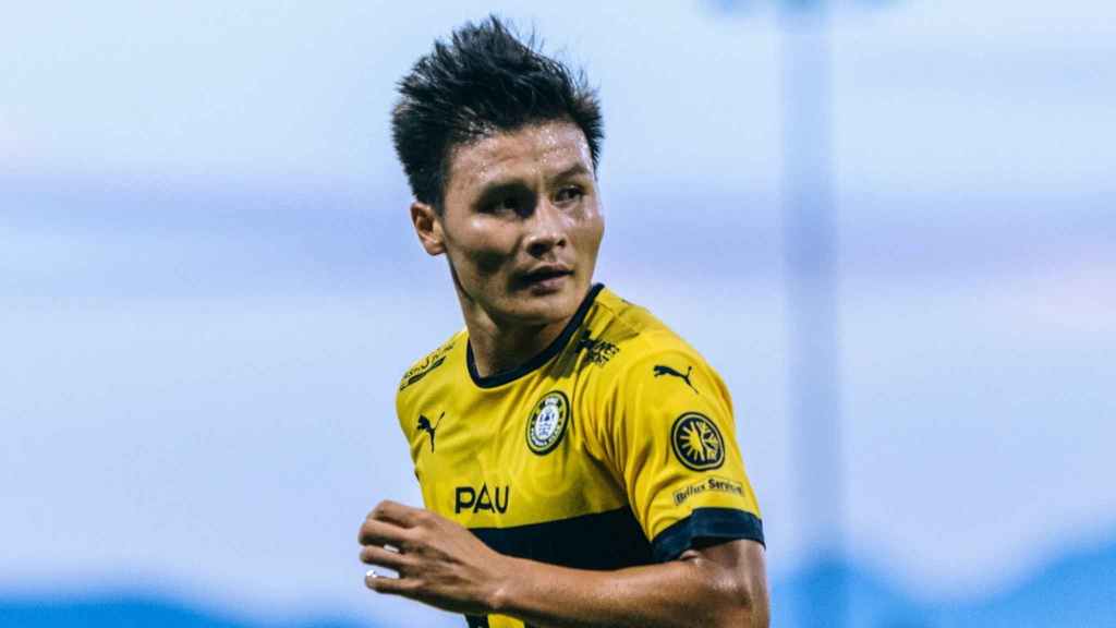 Quang Hải giúp Pau FC kiếm bội tiền