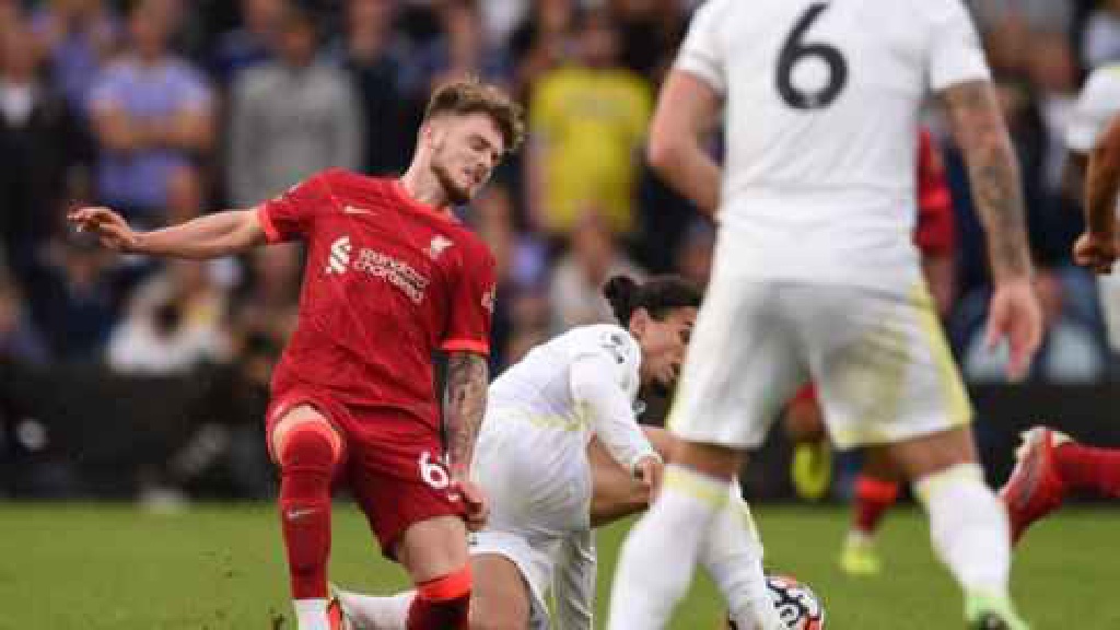 Tranh cãi về thẻ đỏ của cầu thủ Leeds khi Elliott chấn thương nặng