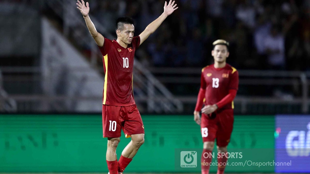 Văn Quyết tỏa sáng, đội tuyển Việt Nam thắng dễ Singapore