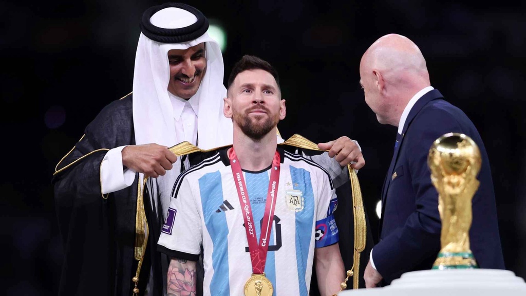 Áo choàng của Messi được hỏi mua với giá cực khủng