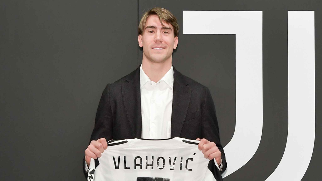Vlahovic chính thức gia nhập Juventus, kế thừa số 7 của Ronaldo