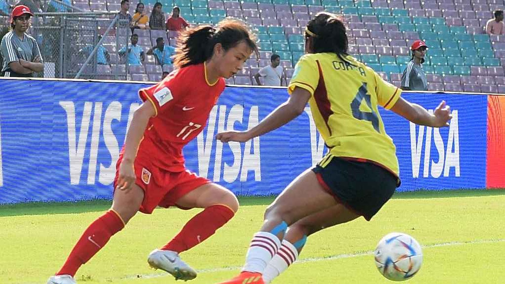 Tuyển nữ Trung Quốc trở lại mặt đất sau chiến thắng trước Á quân World Cup