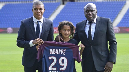 Em trai Mbappe có tố chất đặc biệt, được PSG cưng chiều hết mực