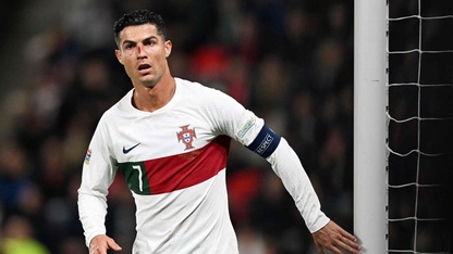 CĐV Bồ Đào Nha kêu gọi HLV Santos đẩy Ronaldo lên ghế dự bị